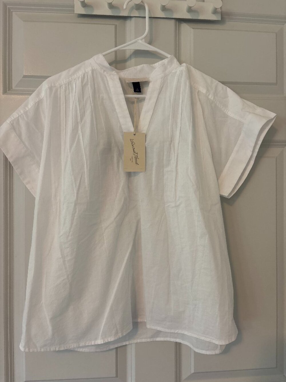 Universal Threads White Top